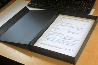 Magnetic closure presentation boxes